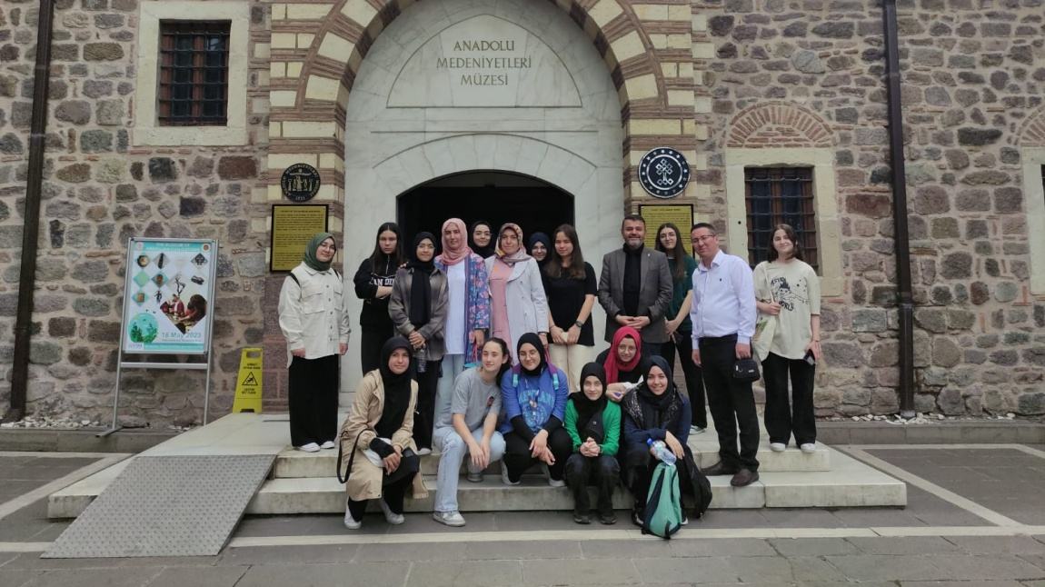 Müzeler haftası dolayısıyla bir grup 9.sınıf öğrencisi ile Müdür yardımcımız Ahmet ÖZBEK, öğretmenlerimiz  Funda Suluhan Celile Canbaz rehberliğinde Ankara'nın ilk sanayi müzesi olan Rahmi koç müzesini ziyarete geldik.