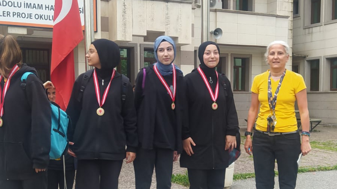 19 Mayıs Atatürk'ü Anma Gençlik ve Spor Bayramı kapsamında geçtiğimiz haftalarda düzenlenen spor şenliklerinde dereceye giren öğrencilerimize madalyaları takdim edildi.