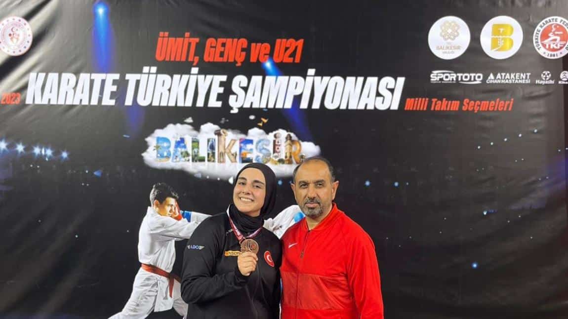  Karate Türkiye Şampiyonası Milli Takım Seçmelerine katılan Melike İşçi 3. Oldu